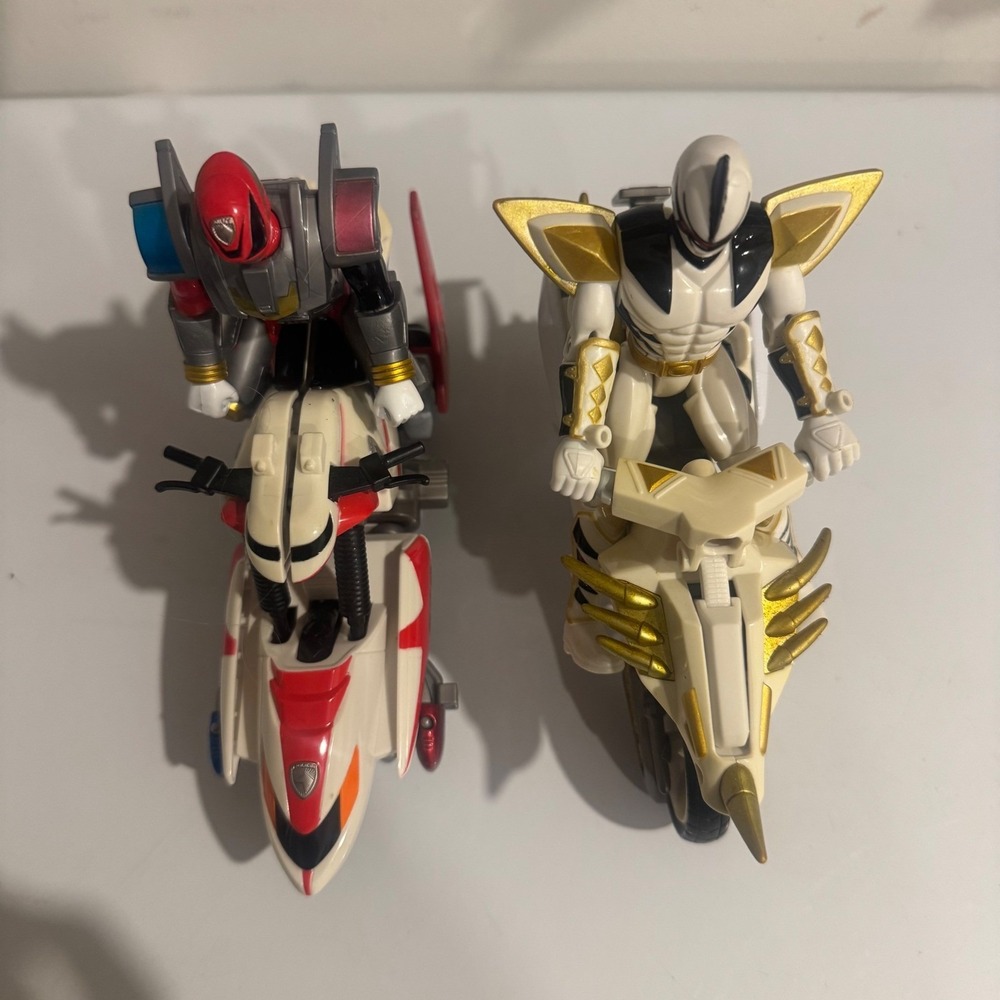 Power Rangers Samurai Gold Ranger and Red Ranger with Motorcycles Toy Set - Picture 1 of 16